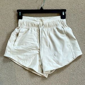 Lululemon inner glow short